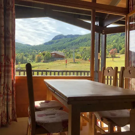 Au Pied Des Pistes